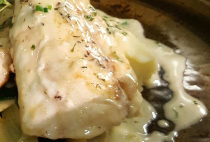 Rape con crema de ajo y perejil