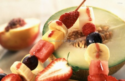 Brochetas de de frutas de verano