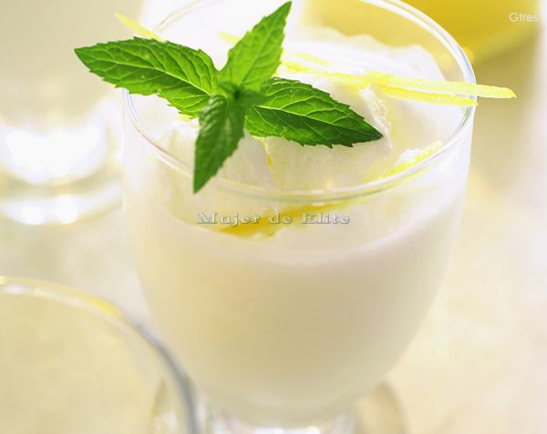 Mousse de limón con nata