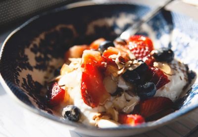 Frutas al queso fresco