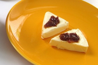 Quesitos con mermelada de frambuesas