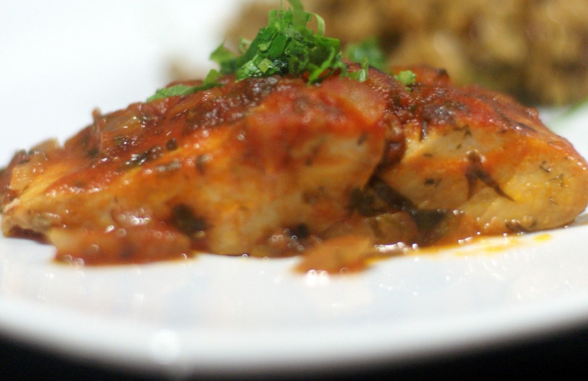 Merluza en salsa de piñones