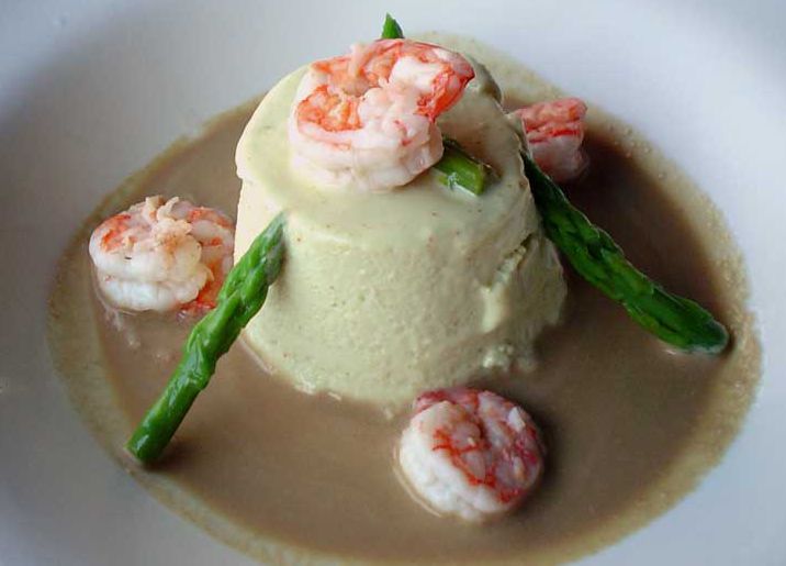 Mousse de espárragos con salsa de espinacas