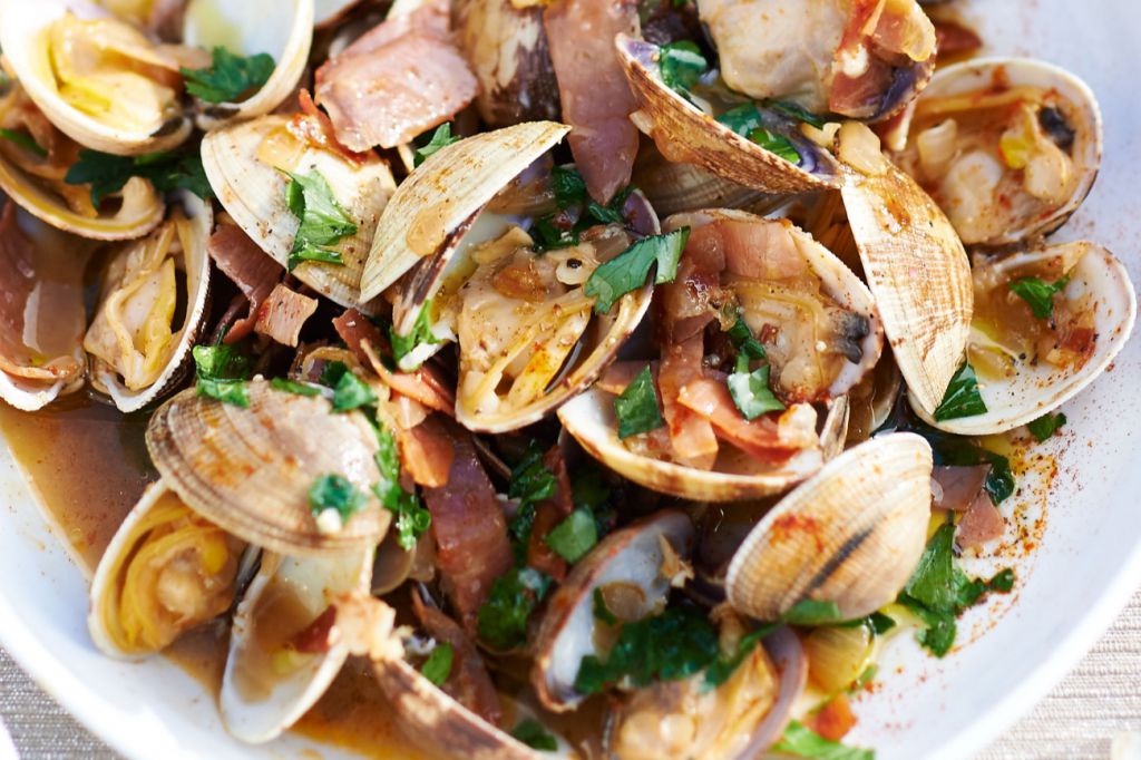 Almejas con jamón