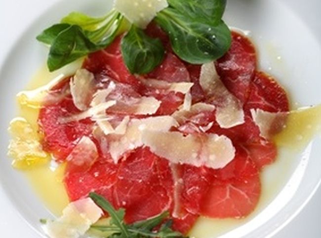 Carpaccio de ternera con queso manchego
