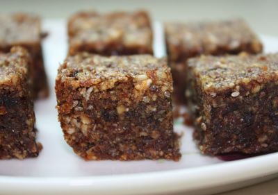 Bizcocho de salvado con chocolate y frutos secos