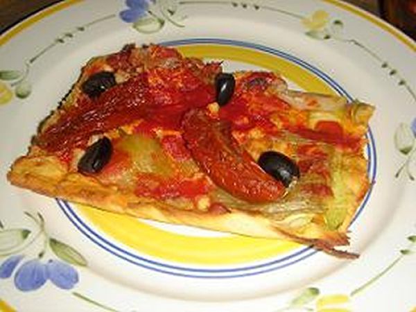 Pizza vegetal con atún