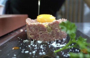 Videoreceta: steak tartar de solomillo de ternera